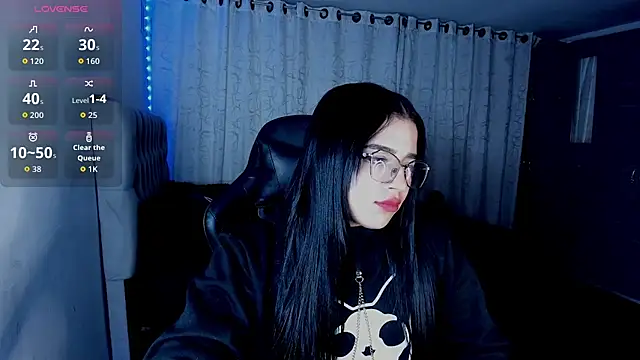 Snapshot of aliice_walker_ chatting on 12.14.25 aliice walker online show from 12.14.25