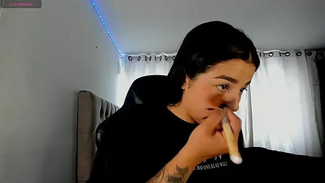 Snapshot of aliice_walker_ chatting on 02.02.26 aliice walker online show from 02.02.26