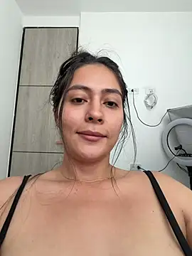 Snapshot of Sophie__Foxxx chatting on 05.17.26 Sophie Foxxx online show from 05.17.26