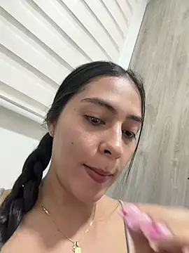Snapshot of Sophie__Foxxx chatting on 05.28.26 Sophie Foxxx online show from 05.28.26