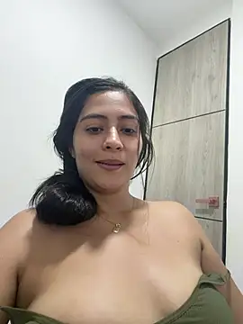 Snapshot of Sophie__Foxxx chatting on 06.15.26 Sophie Foxxx online show from 06.15.26