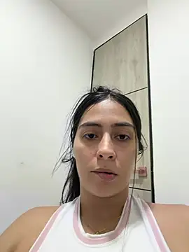 Snapshot of Sophie__Foxxx chatting on 06.17.26 Sophie Foxxx online show from 06.17.26