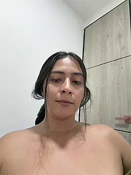 Snapshot of Sophie__Foxxx chatting on 06.26.26 Sophie Foxxx online show from 06.26.26