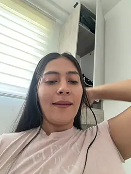 Snapshot of Sophie__Foxxx chatting on 06.28.26 Sophie Foxxx online show from 06.28.26