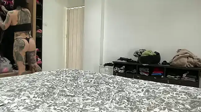 Snapshot of claudiacvc95 chatting on 12.08.24 claudiacvc95 online show from 12.08.24