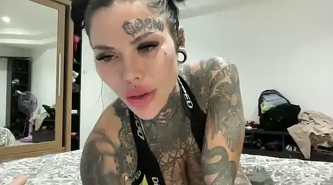 Snapshot of claudiacvc95 chatting on 02.02.25 claudiacvc95 online show from 02.02.25