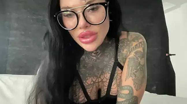 Snapshot of claudiacvc95 chatting on 03.03.25 claudiacvc95 online show from 03.03.25