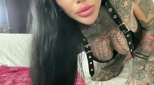 Snapshot of claudiacvc95 chatting on 03.19.25 claudiacvc95 online show from 03.19.25