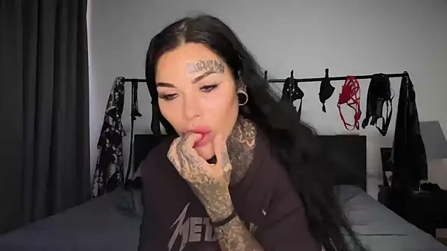 Snapshot of claudiacvc95 chatting on 10.17.25 claudiacvc95 online show from 10.17.25