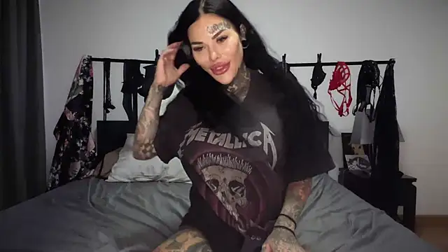 Snapshot of claudiacvc95 chatting on 10.18.25 claudiacvc95 online show from 10.18.25