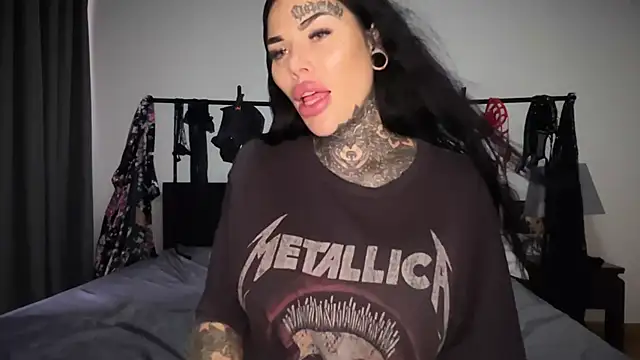 Snapshot of claudiacvc95 chatting on 10.19.25 claudiacvc95 online show from 10.19.25