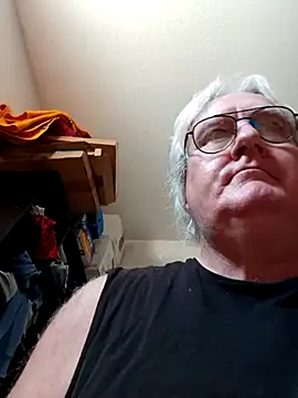 Snapshot of graham1980 chatting on 02.17.25 graham1980 online show from 02.17.25