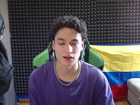 Snapshot of Curly_Angel24 chatting on 06.20.26 Curly Angel24 online show from 06.20.26