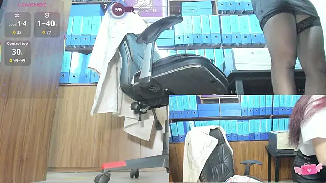 Snapshot of Office_Sexy chatting on 06.11.26 Office Sexy online show from 06.11.26