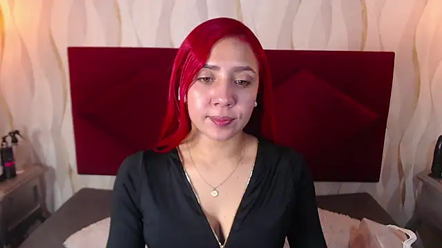 IsabelaLatina online show from 04.07.26