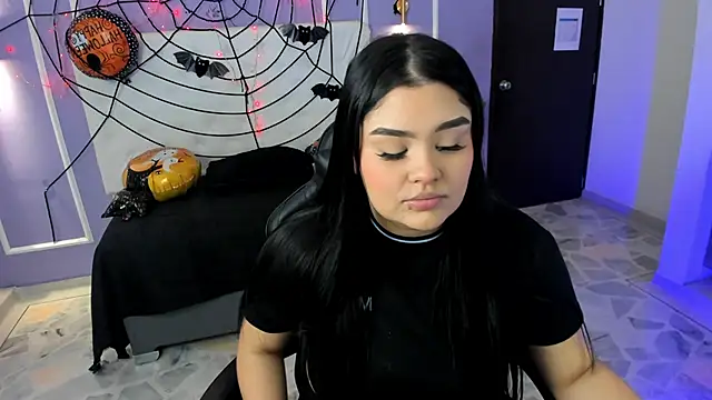 Snapshot of martinasaez chatting on 10.25.25 martinasaez online show from 10.25.25