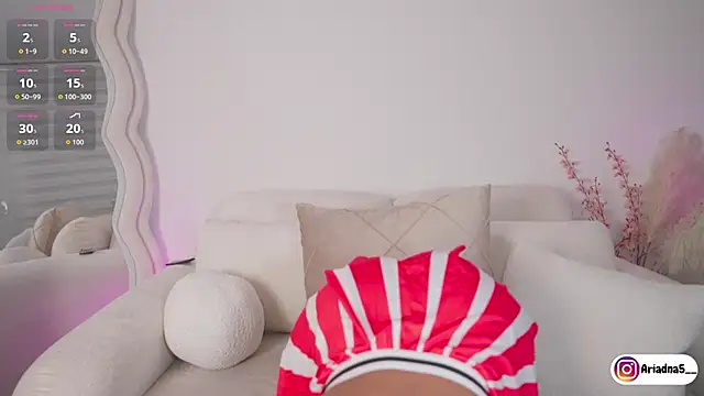 Snapshot of Ariadna5 chatting on 11.30.25 Ariadna5 online show from 11.30.25