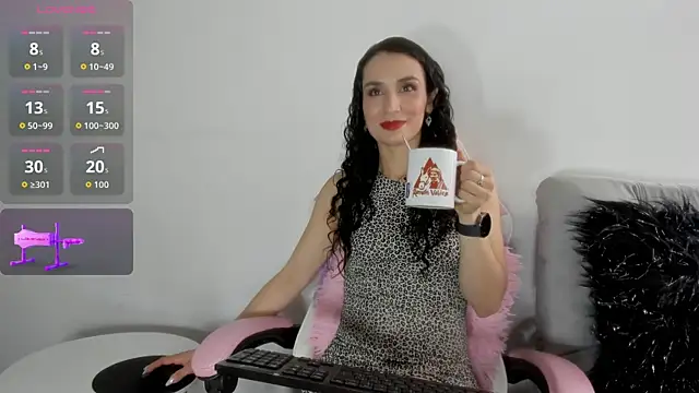 Layla Sia online show from 09.19.25