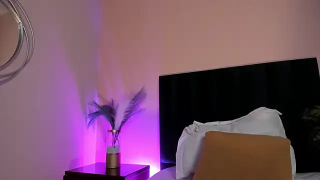 NoraDasilva online show from 12.20.25