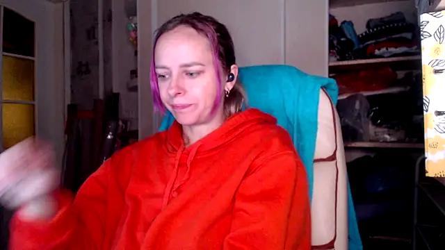 Snapshot of las_sweet chatting on 11.17.25 las sweet online show from 11.17.25