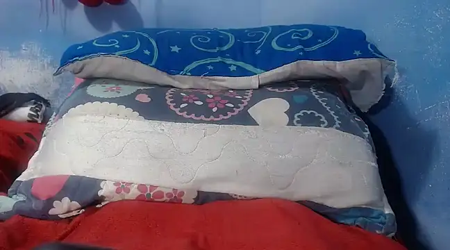 Snapshot of ebony_cristal1 chatting on 12.19.24 ebony cristal1 online show from 12.19.24