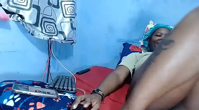 Snapshot of ebony_cristal1 chatting on 02.15.25 ebony cristal1 online show from 02.15.25