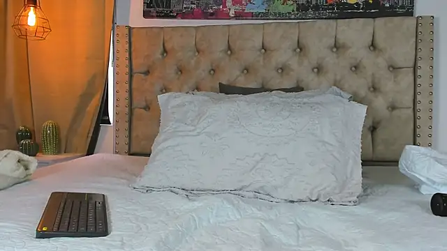 Snapshot of KeryHillson chatting on 02.12.25 KeryHillson online show from 02.12.25