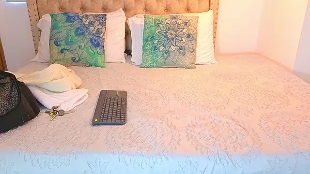 Snapshot of KeryHillson chatting on 10.26.25 KeryHillson online show from 10.26.25