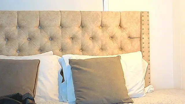 Snapshot of KeryHillson chatting on 10.30.25 KeryHillson online show from 10.30.25