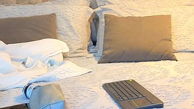 Snapshot of KeryHillson chatting on 11.08.25 KeryHillson online show from 11.08.25