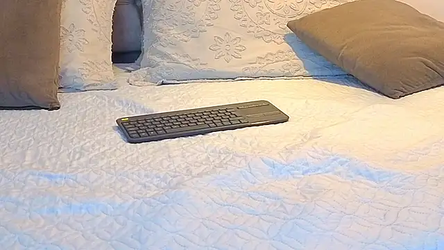 Snapshot of KeryHillson chatting on 11.10.25 KeryHillson online show from 11.10.25