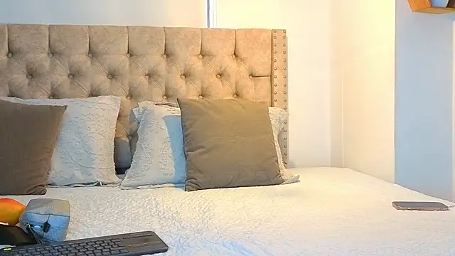 Snapshot of KeryHillson chatting on 11.12.25 KeryHillson online show from 11.12.25