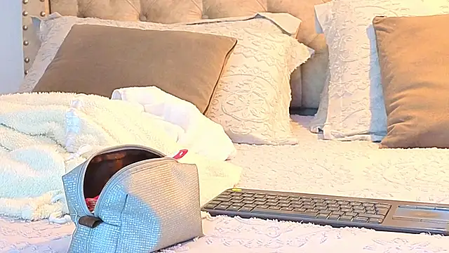 Snapshot of KeryHillson chatting on 11.15.25 KeryHillson online show from 11.15.25