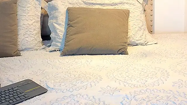 Snapshot of KeryHillson chatting on 11.21.25 KeryHillson online show from 11.21.25