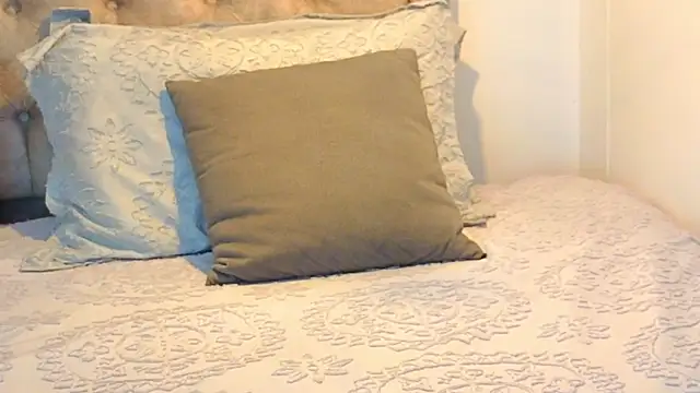 Snapshot of KeryHillson chatting on 11.24.25 KeryHillson online show from 11.24.25