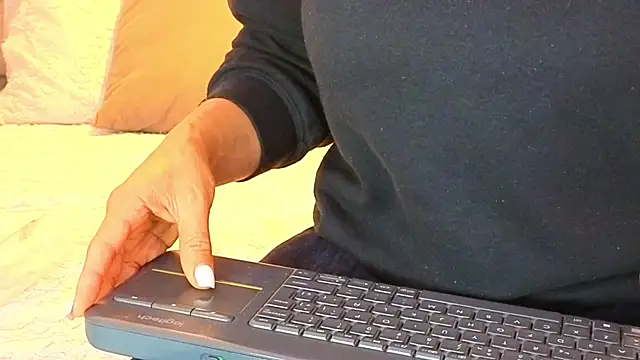 Snapshot of KeryHillson chatting on 11.26.25 KeryHillson online show from 11.26.25