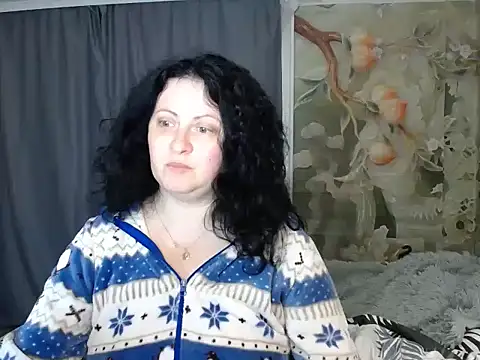 Snapshot of Lillian2 chatting on 11.04.25 Lillian2 online show from 11.04.25