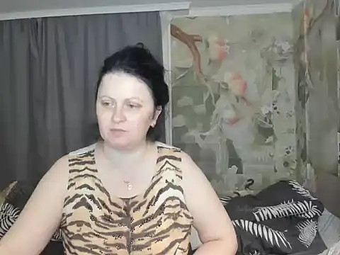 Snapshot of Lillian2 chatting on 11.13.25 Lillian2 online show from 11.13.25