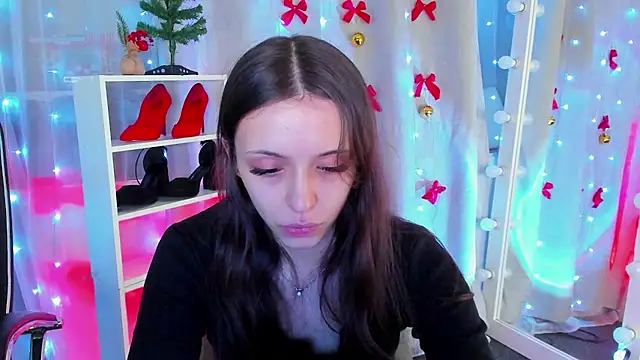Snapshot of MipsyMipson chatting on 12.03.24 MipsyMipson online show from 12.03.24