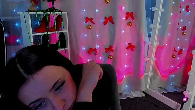 Snapshot of MipsyMipson chatting on 12.03.24 MipsyMipson online show from 12.03.24