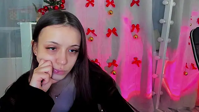 Snapshot of MipsyMipson chatting on 12.04.24 MipsyMipson online show from 12.04.24