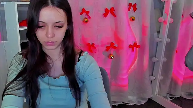 Snapshot of MipsyMipson chatting on 12.10.24 MipsyMipson online show from 12.10.24