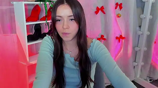 Snapshot of MipsyMipson chatting on 12.10.24 MipsyMipson online show from 12.10.24