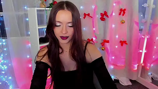 Snapshot of MipsyMipson chatting on 12.11.24 MipsyMipson online show from 12.11.24