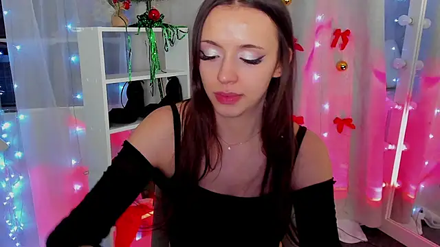 Snapshot of MipsyMipson chatting on 12.11.24 MipsyMipson online show from 12.11.24