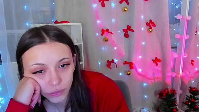 Snapshot of MipsyMipson chatting on 12.12.24 MipsyMipson online show from 12.12.24