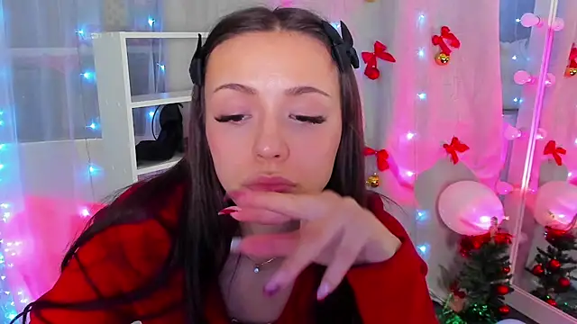 Snapshot of MipsyMipson chatting on 12.12.24 MipsyMipson online show from 12.12.24