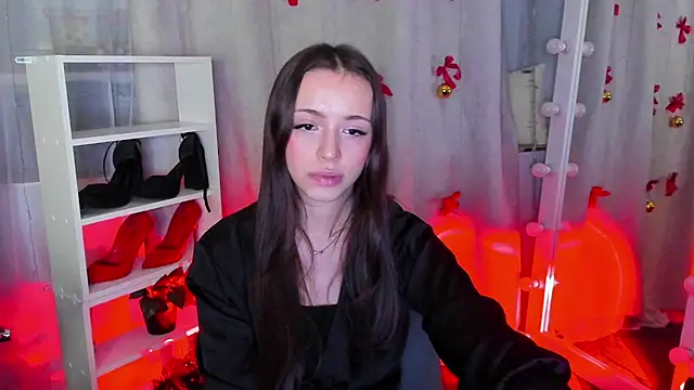 Snapshot of MipsyMipson chatting on 12.14.24 MipsyMipson online show from 12.14.24