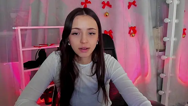 Snapshot of MipsyMipson chatting on 12.21.24 MipsyMipson online show from 12.21.24