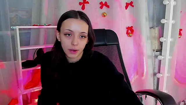 Snapshot of MipsyMipson chatting on 12.22.24 MipsyMipson online show from 12.22.24